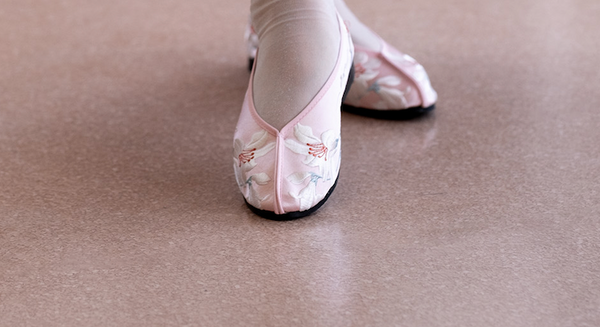 新商品】履き心地抜群！人気の刺繍入りオリジナルチャイナシューズから